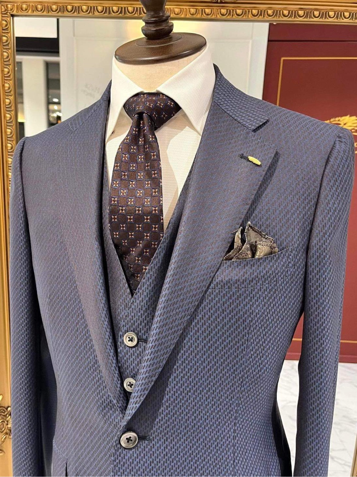 CLOISONNE PATTERN SQUARE TIE