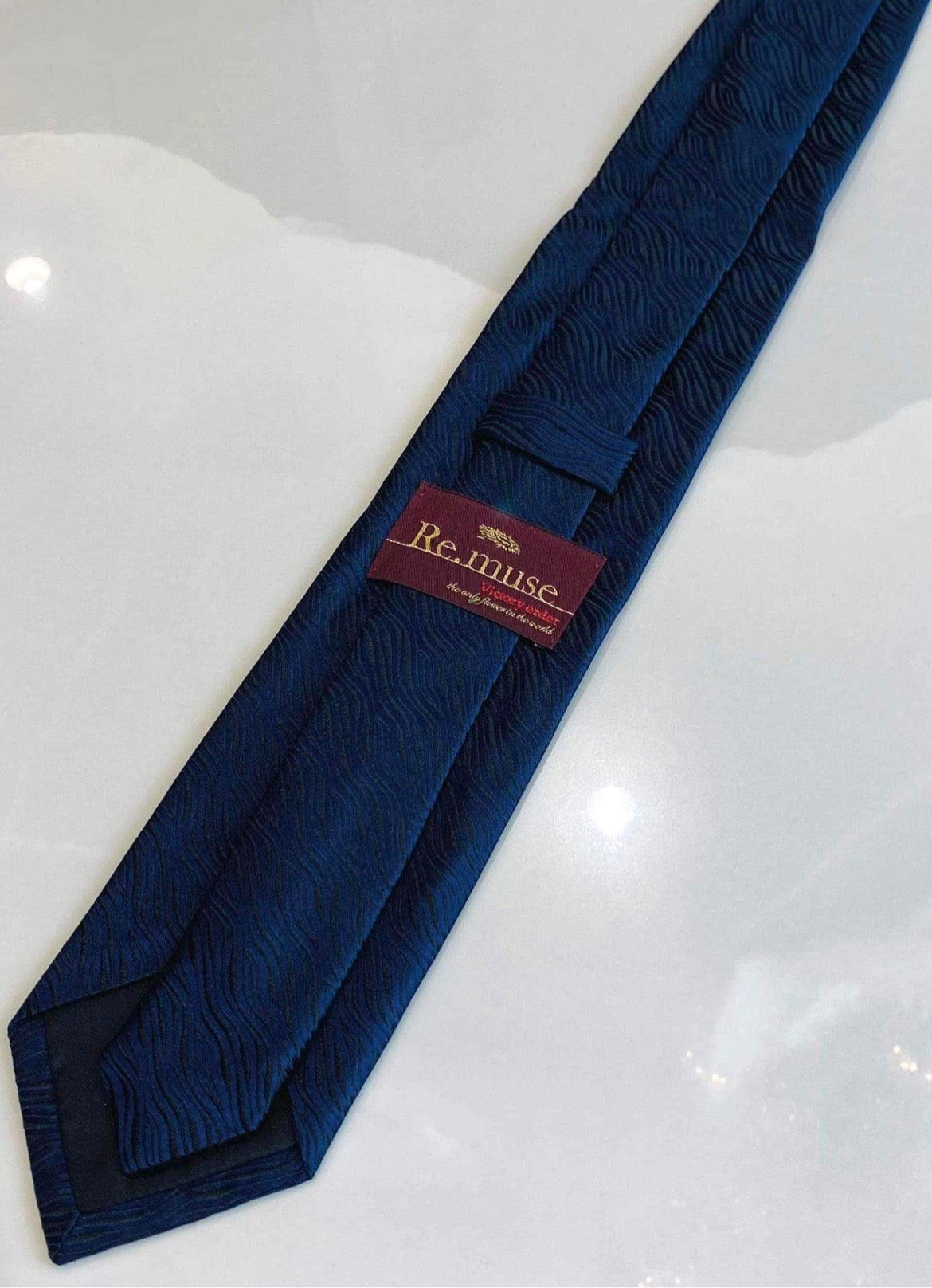 NAVY WAVE DESIGN TIE