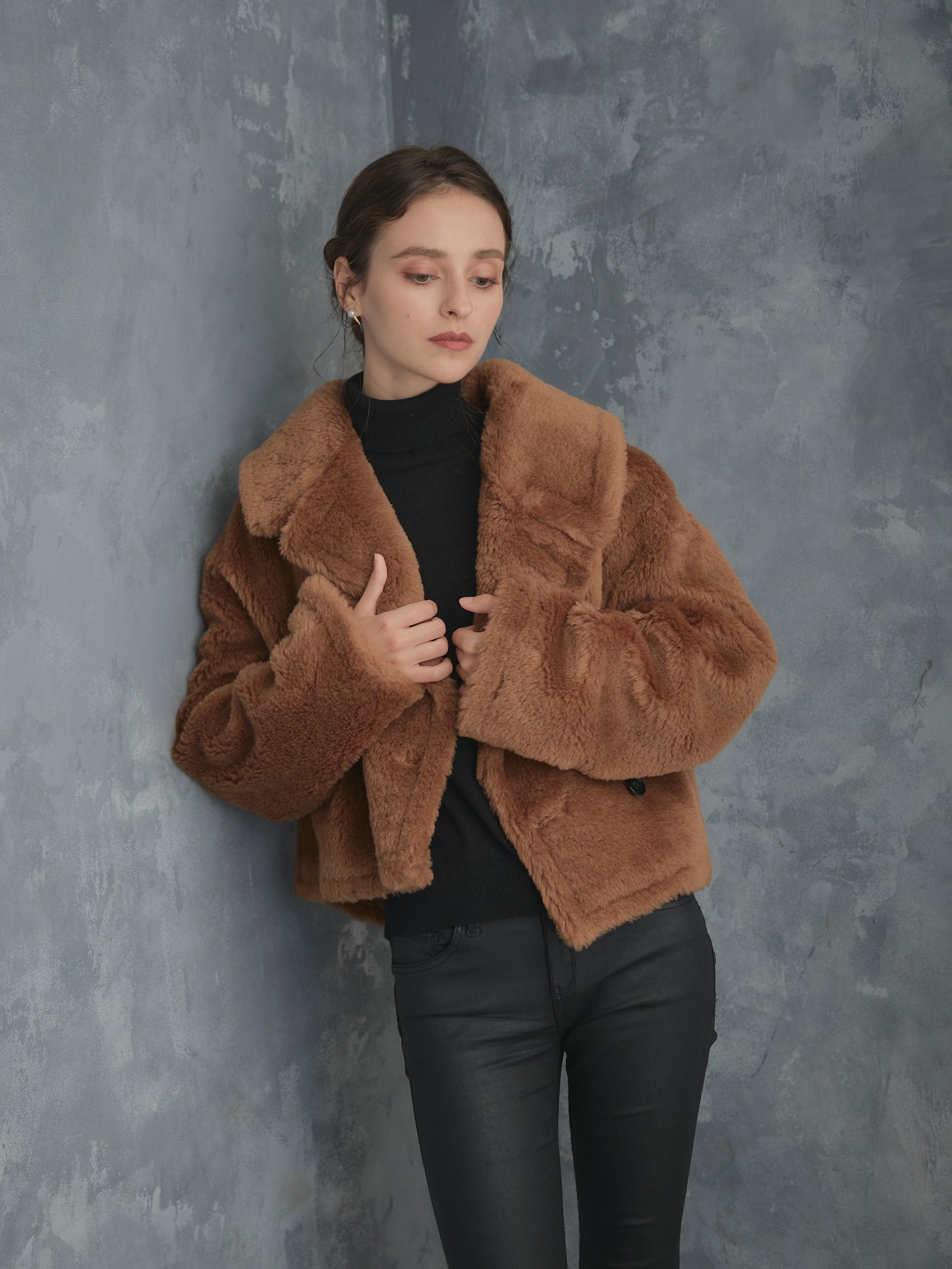 WOOL BOA SHORT COAT【BROWN】