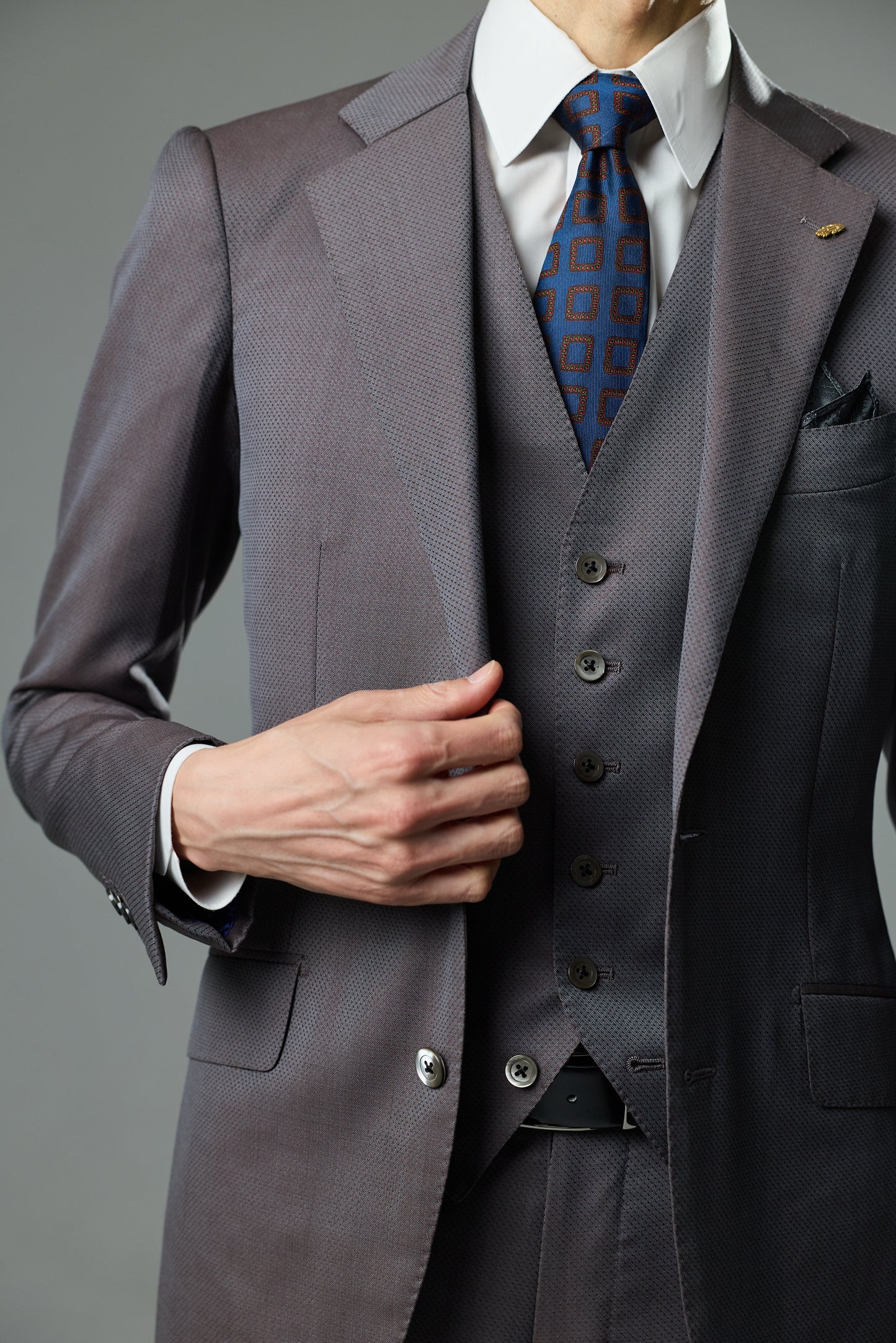RETRO DESIGN SQUARE TIE