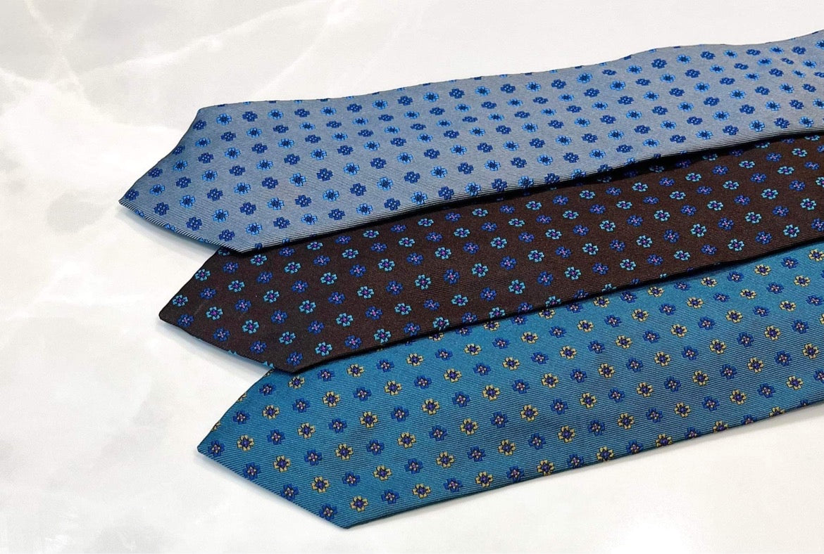 FLOWER  MOTIF TIE