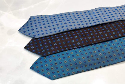 FLOWER  MOTIF TIE