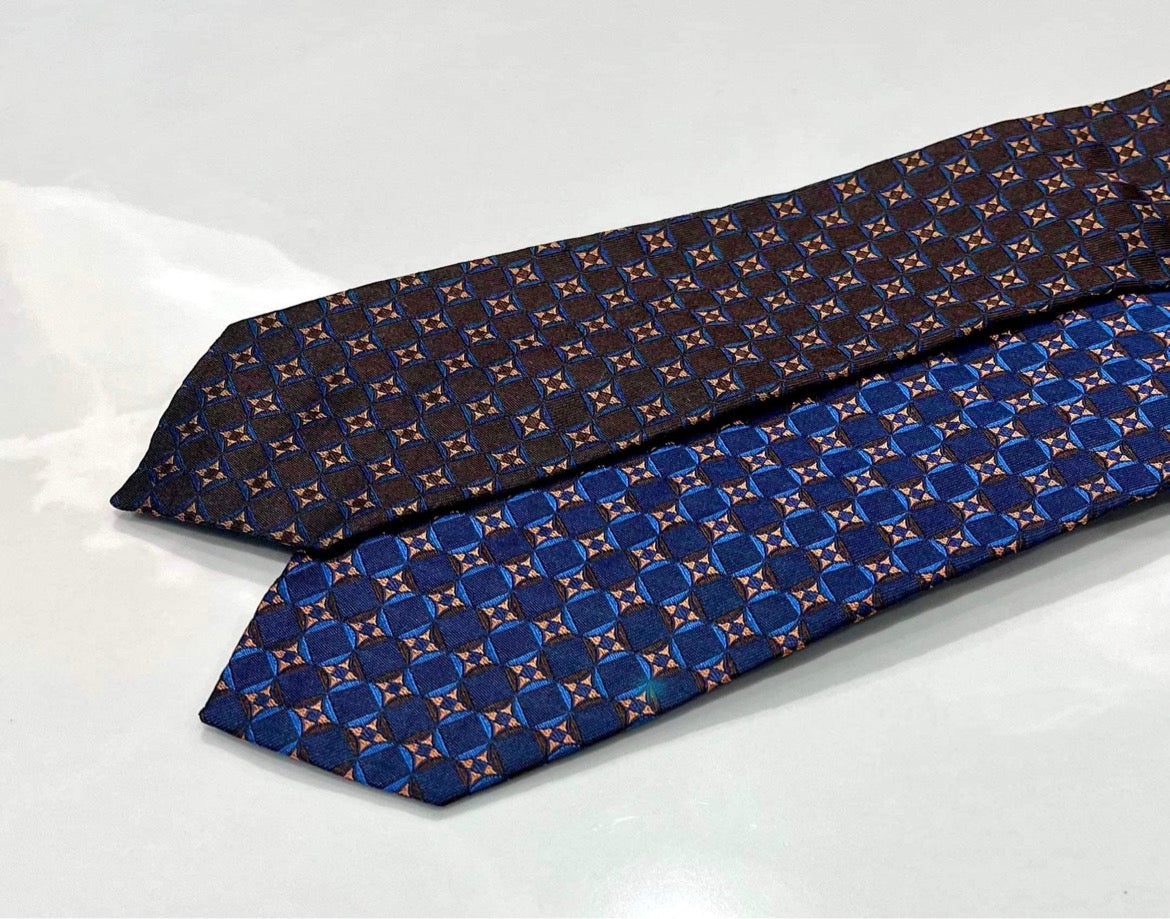 CLOISONNE PATTERN SQUARE TIE