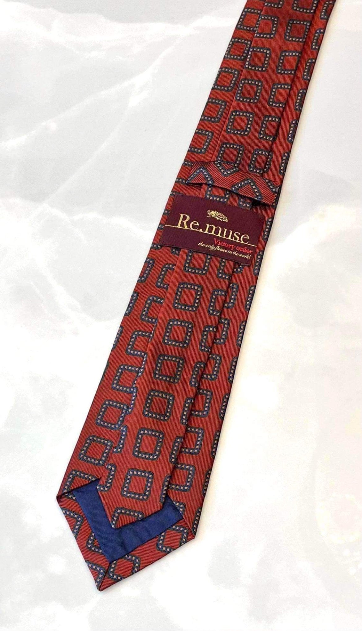 RETRO DESIGN SQUARE TIE