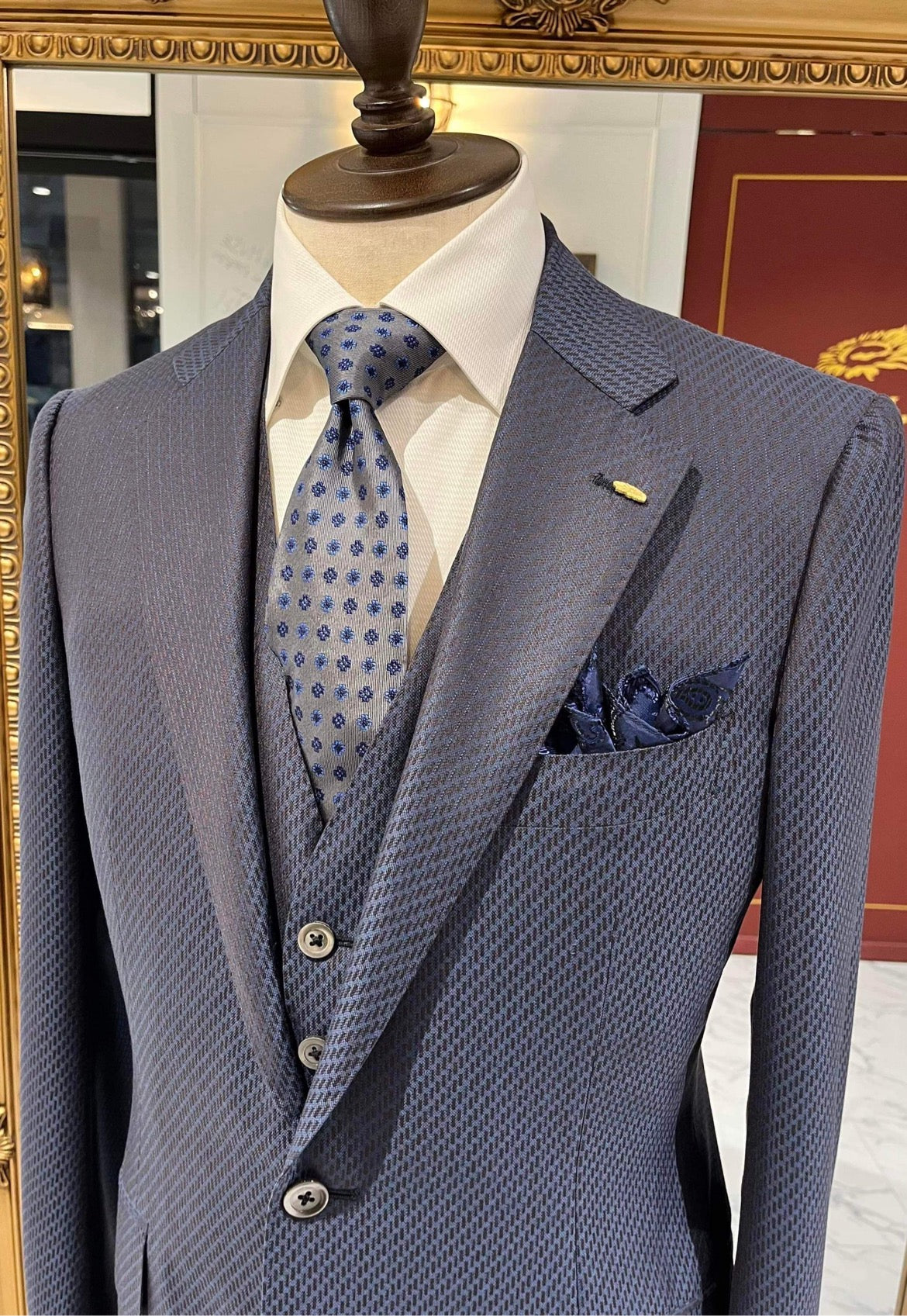 FLOWER  MOTIF TIE