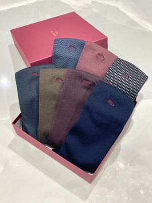 LONG HOSE SOCKS PRESENT BOX