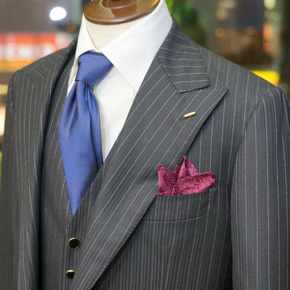 LARGE PAISLEY DESIGN CHIEF