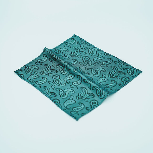 LARGE PAISLEY DESIGN CHIEF