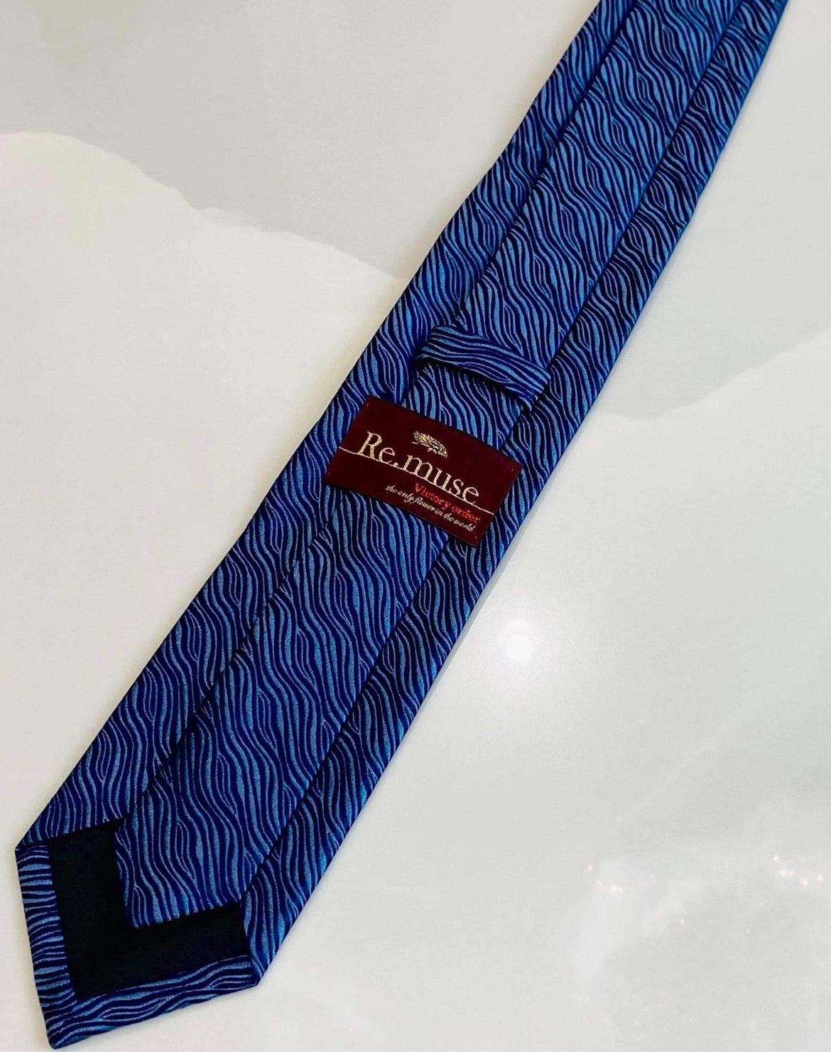 NAVY WAVE DESIGN TIE