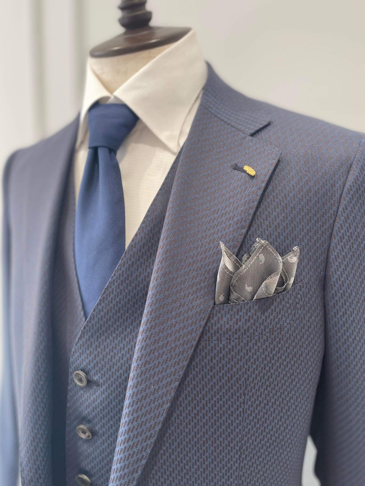 SILVER SMALL PAISLEY CHIEF